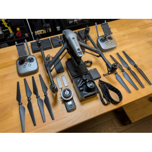 Квадрокоптер DJI Drone Inspire 2 CinemaDNG ProRes Zenmuse X5S Gimbal & MFT 15mm/1.7 ASPH Lens Professional Combo (CP.IN.00000016.01) (CP.BX.000167) | від бренду DJI