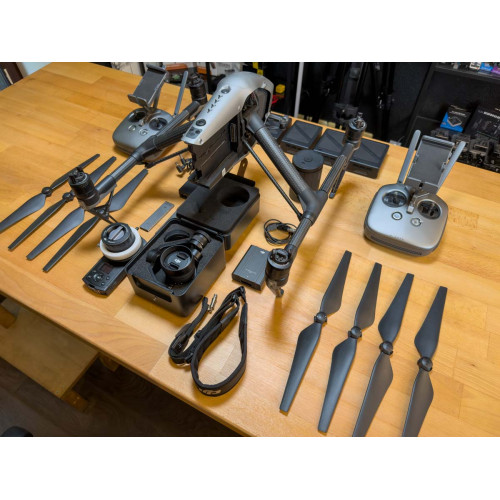 Квадрокоптер DJI Drone Inspire 2 CinemaDNG ProRes Zenmuse X5S Gimbal & MFT 15mm/1.7 ASPH Lens Professional Combo (CP.IN.00000016.01) (CP.BX.000167) | від бренду DJI