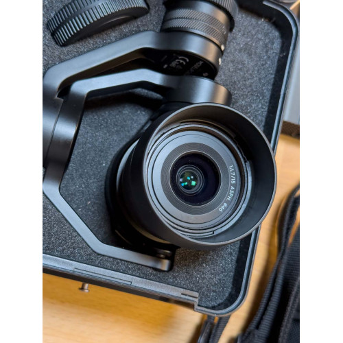 Квадрокоптер DJI Drone Inspire 2 CinemaDNG ProRes Zenmuse X5S Gimbal & MFT 15mm/1.7 ASPH Lens Professional Combo (CP.IN.00000016.01) (CP.BX.000167) | від бренду DJI