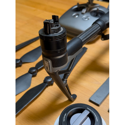 Квадрокоптер DJI Drone Inspire 2 CinemaDNG ProRes Zenmuse X5S Gimbal & MFT 15mm/1.7 ASPH Lens Professional Combo (CP.IN.00000016.01) (CP.BX.000167) | від бренду DJI