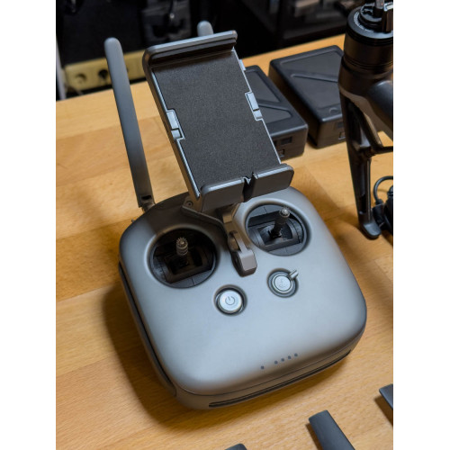 Квадрокоптер DJI Drone Inspire 2 CinemaDNG ProRes Zenmuse X5S Gimbal & MFT 15mm/1.7 ASPH Lens Professional Combo (CP.IN.00000016.01) (CP.BX.000167) | від бренду DJI
