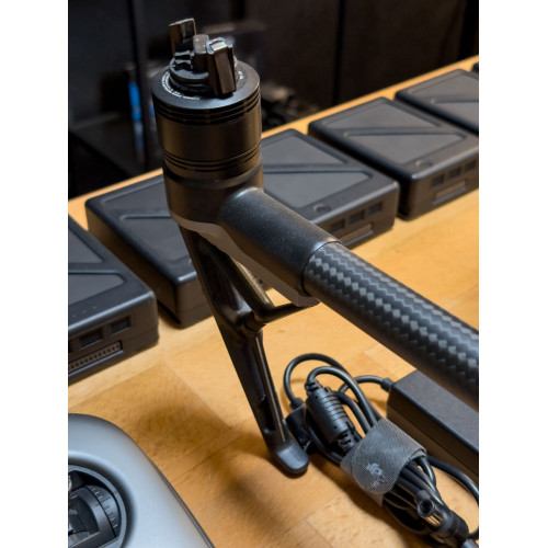 Квадрокоптер DJI Drone Inspire 2 CinemaDNG ProRes Zenmuse X5S Gimbal & MFT 15mm/1.7 ASPH Lens Professional Combo (CP.IN.00000016.01) (CP.BX.000167) | від бренду DJI