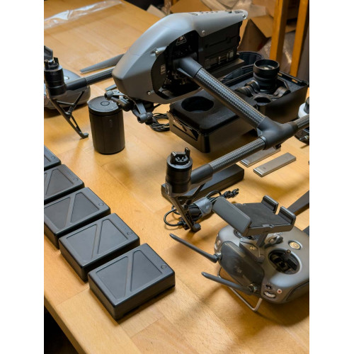 Квадрокоптер DJI Drone Inspire 2 CinemaDNG ProRes Zenmuse X5S Gimbal & MFT 15mm/1.7 ASPH Lens Professional Combo (CP.IN.00000016.01) (CP.BX.000167) | від бренду DJI