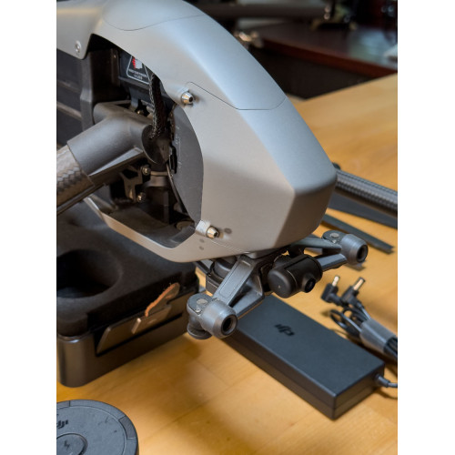 Квадрокоптер DJI Drone Inspire 2 CinemaDNG ProRes Zenmuse X5S Gimbal & MFT 15mm/1.7 ASPH Lens Professional Combo (CP.IN.00000016.01) (CP.BX.000167) | від бренду DJI