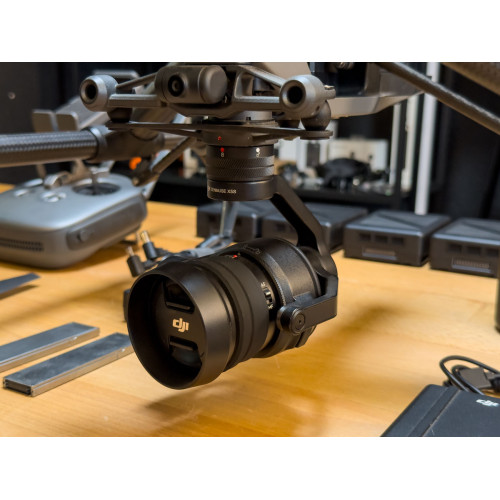 Квадрокоптер DJI Drone Inspire 2 CinemaDNG ProRes Zenmuse X5S Gimbal & MFT 15mm/1.7 ASPH Lens Professional Combo (CP.IN.00000016.01) (CP.BX.000167) | від бренду DJI