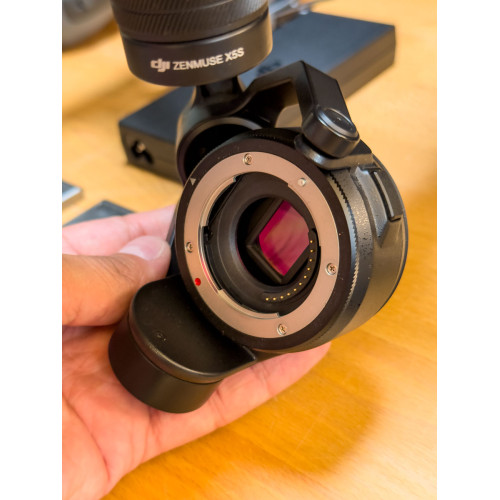 Квадрокоптер DJI Drone Inspire 2 CinemaDNG ProRes Zenmuse X5S Gimbal & MFT 15mm/1.7 ASPH Lens Professional Combo (CP.IN.00000016.01) (CP.BX.000167) | від бренду DJI