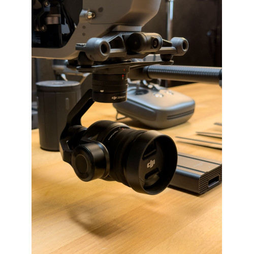Квадрокоптер DJI Drone Inspire 2 CinemaDNG ProRes Zenmuse X5S Gimbal & MFT 15mm/1.7 ASPH Lens Professional Combo (CP.IN.00000016.01) (CP.BX.000167) | від бренду DJI
