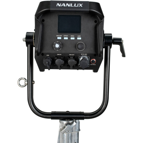Студійне освітлення Nanlux Evoke 1200 LED Daylight Spot Light with Fresnel Lens & Flight Case (Evoke 1200 FL-YK-Kit) | від бренду Nanlux