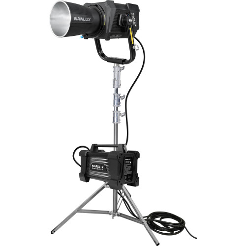 Студійне освітлення Nanlux Evoke 1200 LED Daylight Spot Light with Fresnel Lens & Flight Case (Evoke 1200 FL-YK-Kit) | від бренду Nanlux