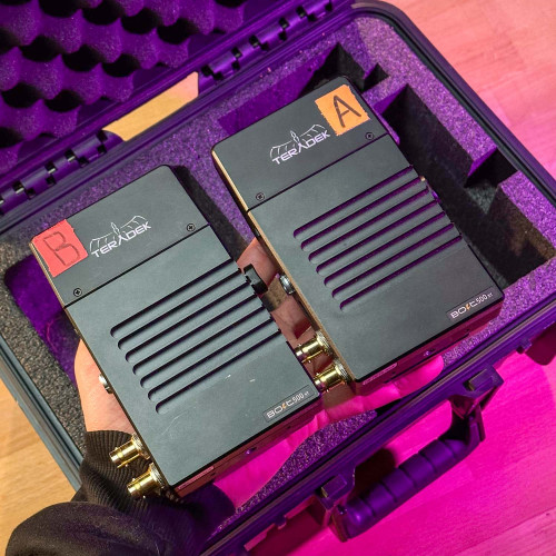 Радіосистема Teradek Bolt 500 XT SDI/HDMI Wireless TX/2xRX Deluxe Kit V-Mount (10-0935-2) (ex-demo) | від бренду