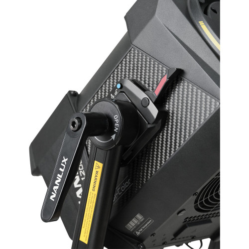 Студійне освітлення Nanlux Evoke 1200B LED Bi-Color Spot Light Kit with Fresnel Lens and Flight Case (Evoke 1200B FL-YK-Kit) | Nanlux