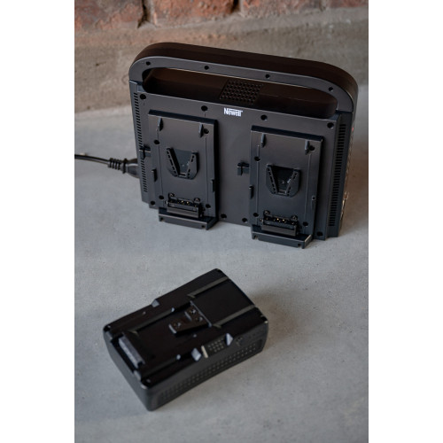 Чотириканальний зарядний пристрій Newell BP-4CH four-channel charger for V-Mount Batteries (NL2749) | від бренду Newell